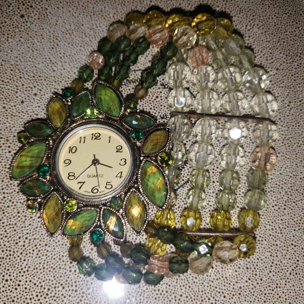 Quartz beaded ladies stretch wrist watch